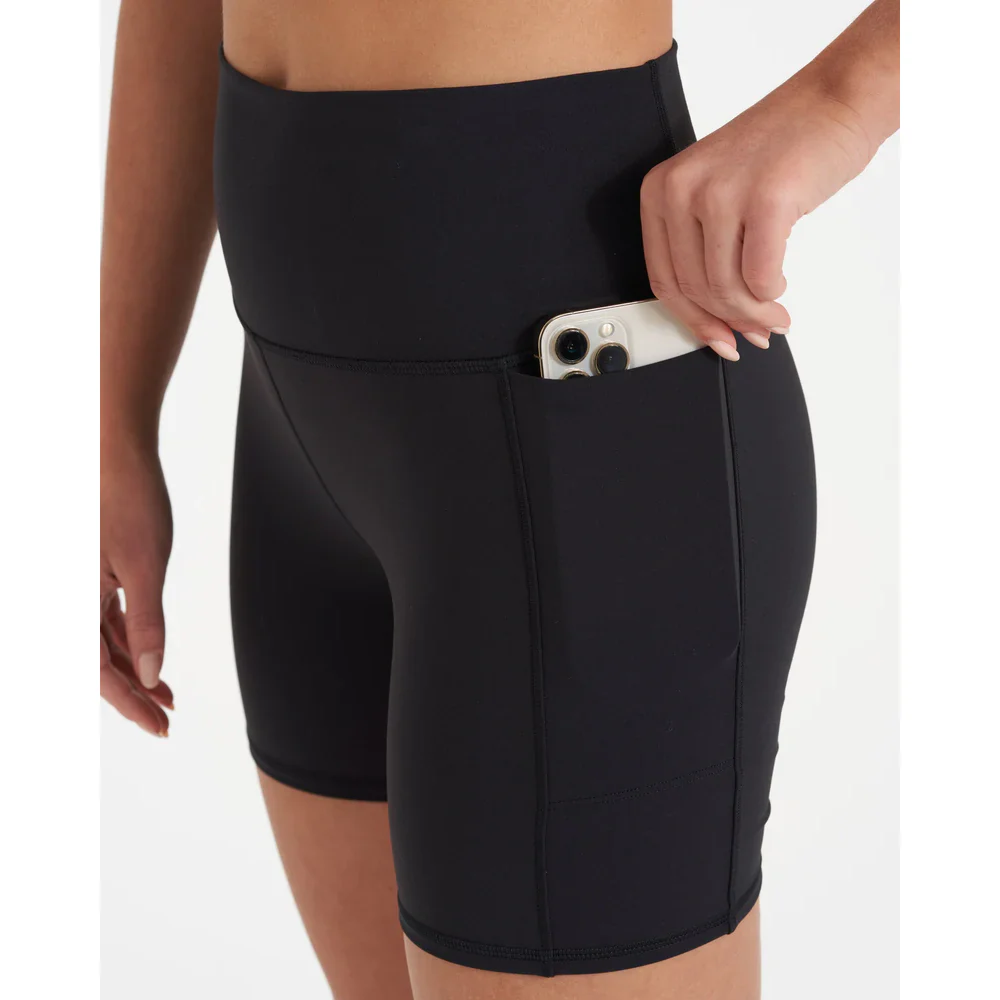 Vuori Studio Pocket Short Women's - Image 3